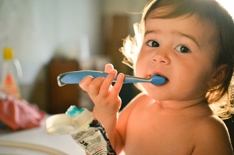 Propadanje zuba, bocu tijekom, Dentalna higijena, koja sadrži, pasta zube, Rano djetinjstvo