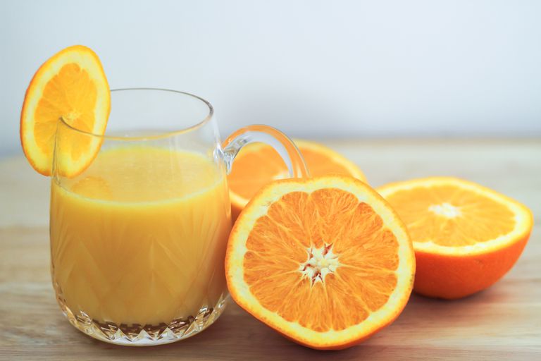 piti naranče, sokova naranče, naranče spriječiti, čašu soka, čašu soka naranče, dobar izvor