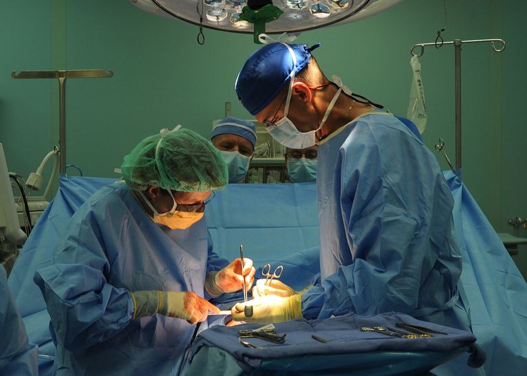 nakon operacije, kirurgija štitnjače, operacija štitnjače, preko noći, ambulantna kirurgija, ambulantna kirurgija štitnjače